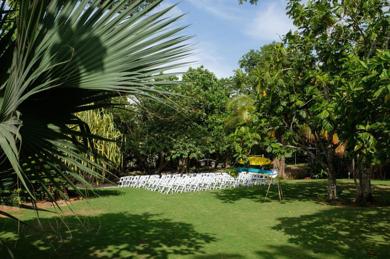 Llantrissant Beachcliff Villa เนกริล ภายนอก รูปภาพ