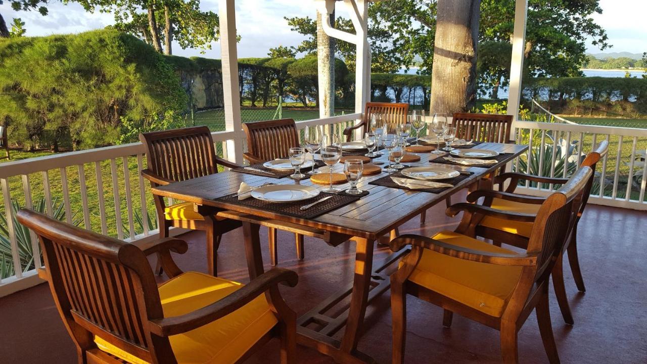 Llantrissant Beachcliff Villa เนกริล ภายนอก รูปภาพ