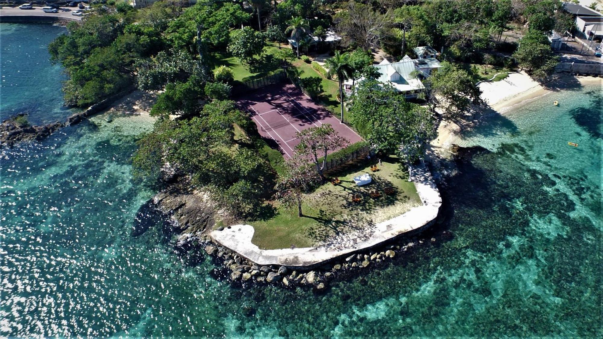 Llantrissant Beachcliff Villa เนกริล ภายนอก รูปภาพ